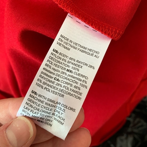 Stunning CHICO'S formal red dress with intricate arm design feature - Picture 12 of 15